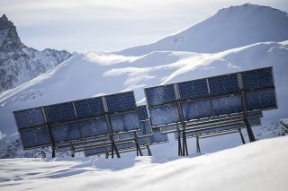 L'énergéticien lausannois demeure impliqué dans le développement de projets photovoltaïques alpins. (archive) KEYSTONE/GIAN EHRENZELLER